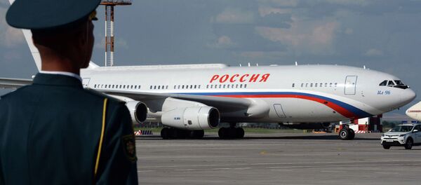 Российский лидер Владимир Путин прилетел на Ил-96 Российский лидер Владимир Путин прилетел на Ил-96 - Sputnik Беларусь