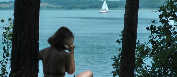 Выходные на пляже: как минчане спасаются от жары - Sputnik Беларусь