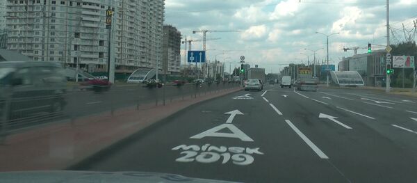 Видеофакт: как ГАИ Минска контролирует движение по полосам со специальной разметкой Видеофакт: как ГАИ Минска контролирует движение по полосам со специальной разметкой - Sputnik Беларусь