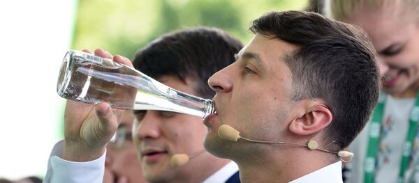 Президент Украины Владимир Зеленский перед заседанием съезда партии Слуга народа в Киеве - Sputnik Беларусь