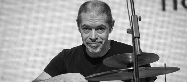 Один из наиболее востребованных барабанщиков Москвы и Санкт-Петербурга Сергей Остроумов - Sputnik Беларусь