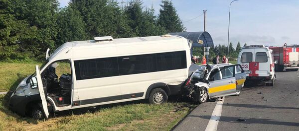 ДТП с маршруткой на трассе Р28 возле деревни Лошаны - Sputnik Беларусь