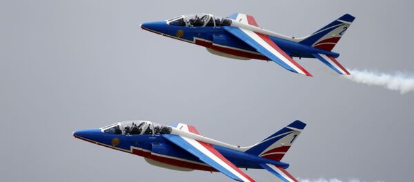 Группа ВВС Франции Патруль-де-Франс тренируется накануне аэрокосмического салона в Ле-Бурже. - Sputnik Беларусь