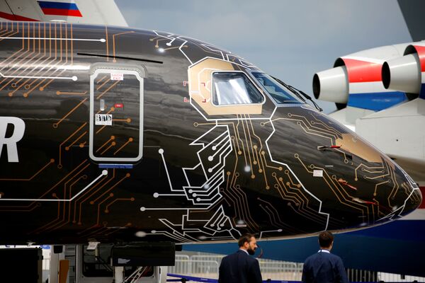Самолет Embraer E195-E2 в аэропорту Ле-Бурже, где пройдет международный аэрокосмический салон Paris Air Show 2019  - Sputnik Беларусь