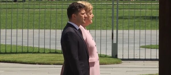 Видеофакт: Меркель затрясло в присутствии Зеленского - Sputnik Беларусь