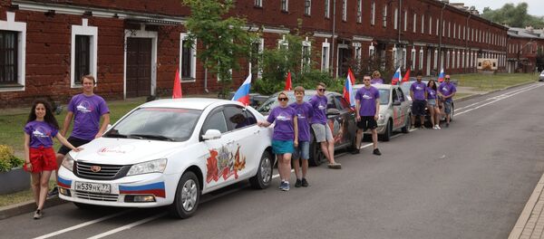 Удзельнікі патрыятычнага аўтапрабегу прыводзяць у парадак Брэсцкую крэпасць Удзельнікі патрыятычнага аўтапрабегу прыводзяць у парадак Брэсцкую крэпасць - Sputnik Беларусь