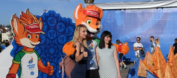 Адкрыццё фан-зоны ля Палаца спорту Адкрыццё фан-зоны ля Палаца спорту - Sputnik Беларусь