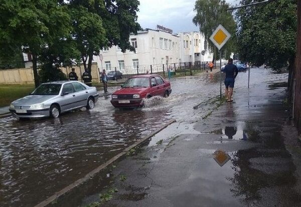 МЧС рассказало о последствиях непогоды в Пинске - Sputnik Беларусь