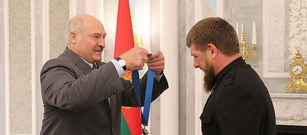 Александр Лукашенко вручил Рамзану Кадырову орден Дружбы народов - Sputnik Беларусь