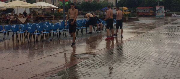 Танцующие под дождем - Sputnik Беларусь