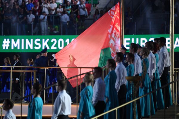Затем на Динамо состоялась церемония поднятия белорусского флага.  - Sputnik Беларусь