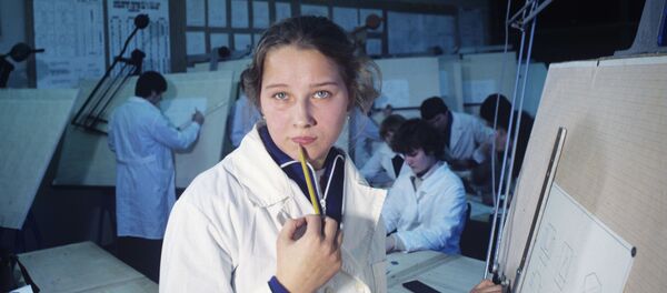 На уроке черчения, архивное фото На уроке черчения, архивное фото - Sputnik Беларусь