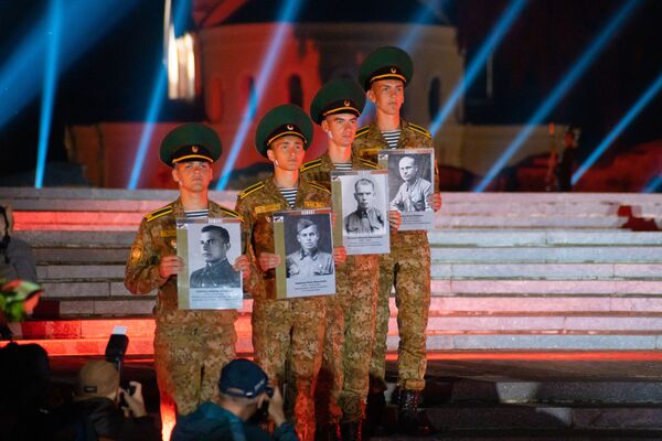 Минутой молчания почтили память погибших у Брестской крепости - Sputnik Беларусь