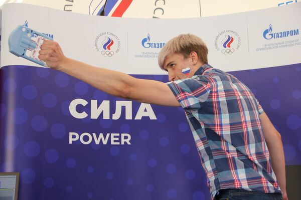 Настоящий интернационал: кто проводит время в Доме болельщиков команды России - Sputnik Беларусь