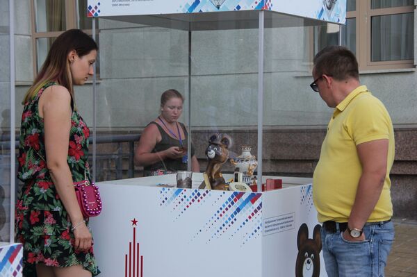 Настоящий интернационал: кто проводит время в Доме болельщиков команды России - Sputnik Беларусь