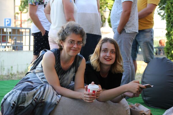 Настоящий интернационал: кто проводит время в Доме болельщиков команды России - Sputnik Беларусь