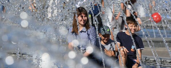 Фонтан – любимое место в фан-зоне всех детей - Sputnik Беларусь