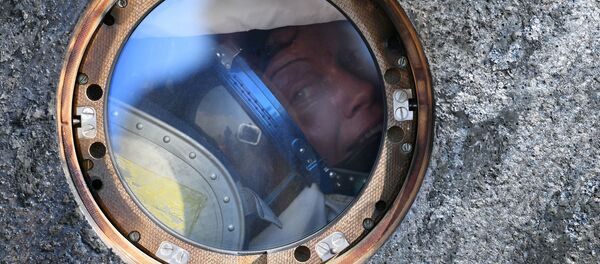 Астранаўт НАСА Эн Маклейн (ЗША) пасля пасадкі апусканае апарата транспартнага пілатуемага карабля (ТПК) Саюз МС-11 з міжнародным экіпажам працяглых экспедыцый МКС-58/59 недалёка ад горада Жезказган у Казахстане Астранаўт НАСА Эн Маклейн (ЗША) пасля пасадкі апусканае апарата транспартнага пілатуемага карабля (ТПК) Саюз МС-11 з міжнародным экіпажам працяглых экспедыцый МКС-58/59 недалёка ад горада Жезказган у Казахстане - Sputnik Беларусь