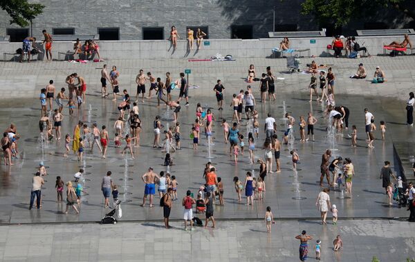Жара во Франции: максимальные температуры превысят 40 градусов Жара во Франции: максимальные температуры превысят 40 градусов - Sputnik Беларусь