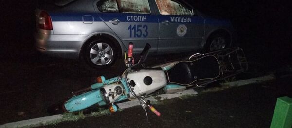 Пьяный мотоциклист-бесправник пытался сбежать от ГАИ в Столинском районе - Sputnik Беларусь