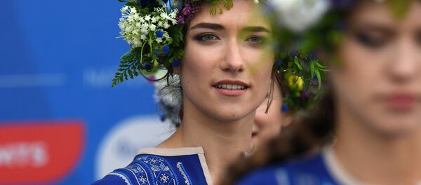 Такие прекрасные девушки награждают победителей на Европейских играх Такие прекрасные девушки награждают победителей на Европейских играх - Sputnik Беларусь