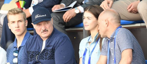 Аляксандр Лукашэнка з сынам Мікалаем на Вяслярным канале Аляксандр Лукашэнка з сынам Мікалаем на Вяслярным канале - Sputnik Беларусь