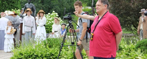 Рэжысёр Уладзімір Янкоўскі на здымачнай пляцоўцы фільма пра Купалу Рэжысёр Уладзімір Янкоўскі на здымачнай пляцоўцы фільма пра Купалу - Sputnik Беларусь