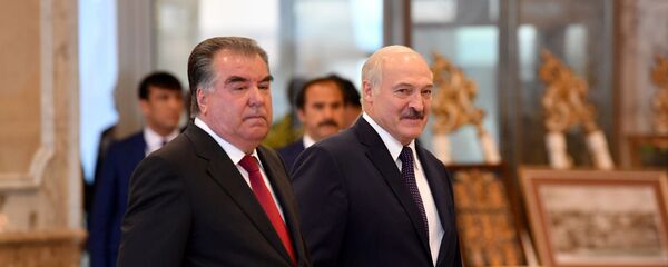 Президент Беларуси Александр Лукашенко и президент Таджикистана Эмомали Рахмон Президент Беларуси Александр Лукашенко и президент Таджикистана Эмомали Рахмон - Sputnik Беларусь