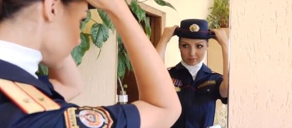 Відэафакт: як прыгажуні з МУС рыхтуюцца да парада ў гонар Дня Незалежнасці Відэафакт: як прыгажуні з МУС рыхтуюцца да парада ў гонар Дня Незалежнасці - Sputnik Беларусь