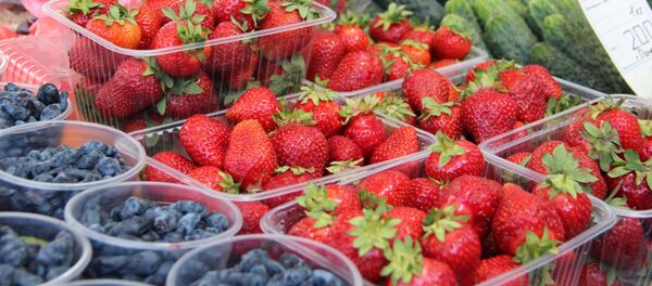 Клубники на рынке уже меньше - сезон завершается Клубники на рынке уже меньше - сезон завершается - Sputnik Беларусь