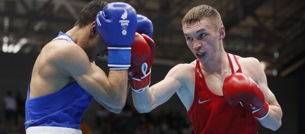 Финальный боксерский поединок с участием белоруса Дмитрия Асанова (справа) - Sputnik Беларусь