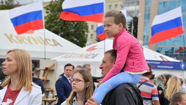 Родители с детьми на Дне культуры России в Минске - Sputnik Беларусь