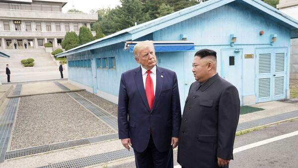Трамп и Ким Чен Ын провели переговоры в демилитаризованной зоне, отделяющей КНДР и Южную Корею - Sputnik Беларусь