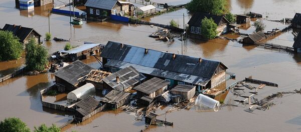Паводок под Иркутском: спасатели задействовали вертолеты для эвакуации Паводок под Иркутском: спасатели задействовали вертолеты для эвакуации - Sputnik Беларусь