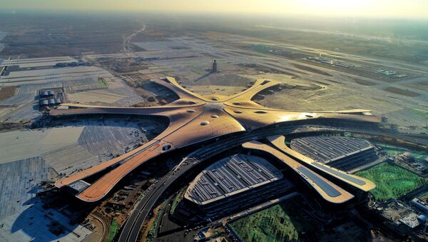 Новый международный аэропорт Дасин расположен на юге Пекина в 46 километрах от центра города - Sputnik Беларусь
