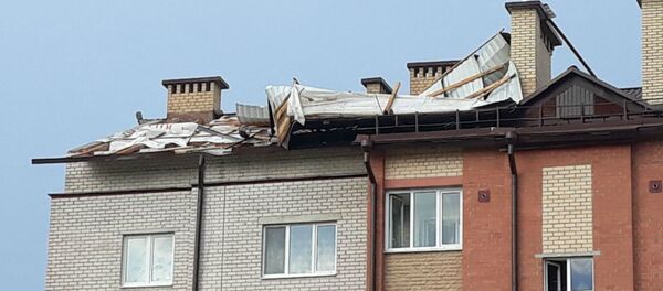 В Иваново ветер сорвал часть крыши с многоквартирного дома - Sputnik Беларусь