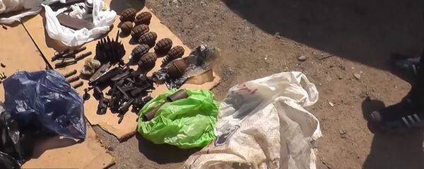 Милиция задержала черного копателя, торговавшего оружием, видео - Sputnik Беларусь