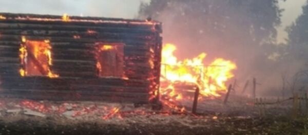 Пожар в деревне в Глубокском районе Пожар в деревне в Глубокском районе - Sputnik Беларусь