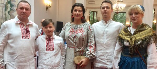 Министр иностранных дел Беларуси Владимир Макей с семьей - Sputnik Беларусь