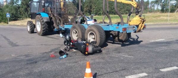 ДТП с участием трактора и мотоцикла в Брагинском районе - Sputnik Беларусь