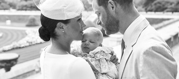 Принц Гарри и Меган Маркл во время крещения сына Арчи - Sputnik Беларусь