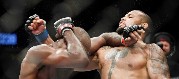 Бой между Джоном Джонсоном и Тиаго Сантосом - Sputnik Беларусь