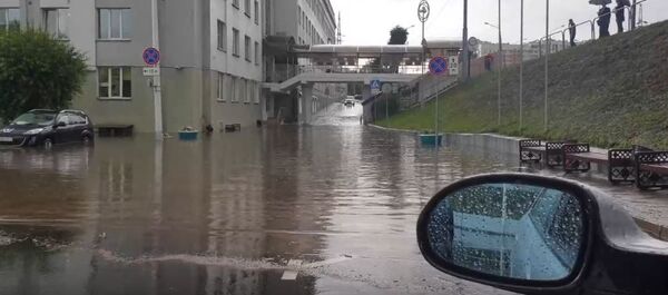 Водопады и пороги: сильный ливень затопил Гомель - Sputnik Беларусь