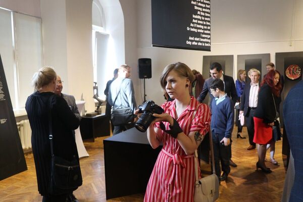 У Мінску адкрылася выстава праекта Вайна і Мір Вадзіма Сідура - Sputnik Беларусь