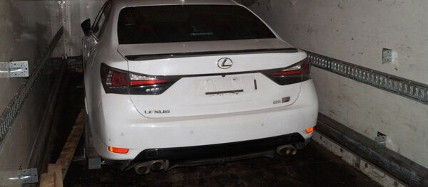 Лексус, спрятанный от глаз таможни - Sputnik Беларусь