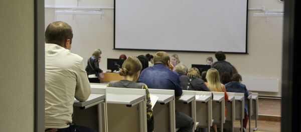 В аудиториях абитуриентов много с самого утра - Sputnik Беларусь