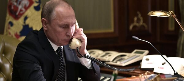 Прэзідэнт Расіі Уладзімір Пуцін падчас тэлефоннай размовы Прэзідэнт Расіі Уладзімір Пуцін падчас тэлефоннай размовы - Sputnik Беларусь