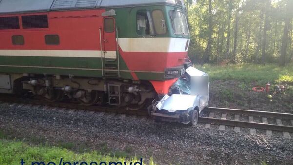 Поезд сбил легковушку под Быховом - Sputnik Беларусь