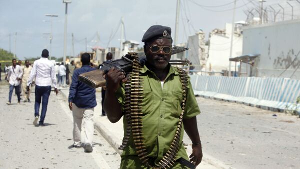 Сомалийский солдат патрулирует улицы, архивное фото - Sputnik Беларусь