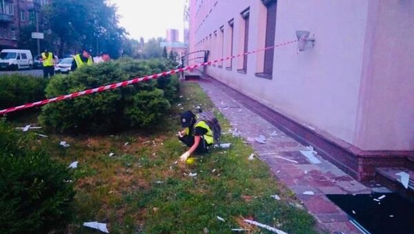 Неизвестный выстрелил из гранатомета в здание телеканала 112. Украина - Sputnik Беларусь